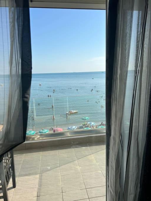 Seaside Apartment Durrës Exteriör bild